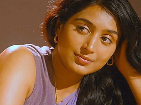 മോശം നടിമാര്‍ കിടക്ക പങ്കിട്ടു, അപ്പോള്‍ അവരുടെ കൂടെ കിടന്നവരെ എന്ത് വിളിക്കണം എന്ന് പത്മപ്രിയ