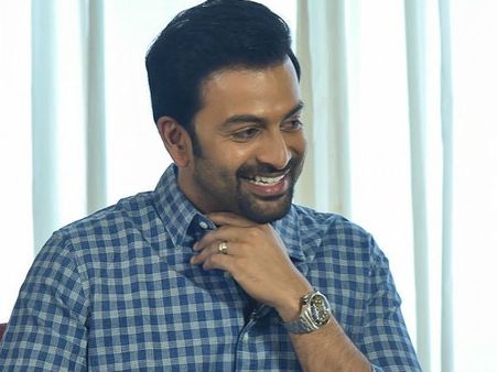എന്നെ പോലൊരു കുട്ടിയെ അറിയാമോ എന്ന് പൃഥ്വിരാജ്.. എന്തിനാ ??