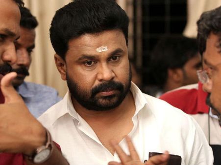 ദിലീപിന്റെ രാമലീല പ്രദര്‍ശിപ്പിച്ചാല്‍ സംഭവിക്കുന്നത്, ബ്രഹ്മാണ്ഡ ചിത്രത്തിന്റെ നിര്‍മ്മാതാവ്!