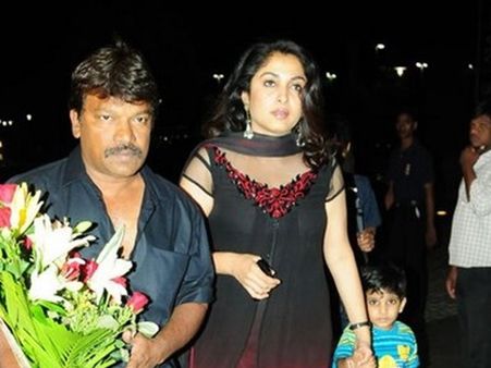 തന്റെ സിനിമയില്‍ രമ്യ കൃഷ്ണനെ അഭിനയിപ്പിക്കില്ലെന്ന് സംവിധായകനായ ഭര്‍ത്താവ്!