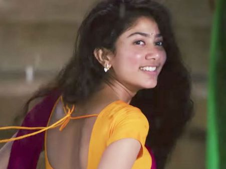 കൈയ്യില്ലാത്ത കുഞ്ഞുടുപ്പിടാന്‍ സംവിധായകന്‍ നിര്‍ബന്ധിച്ച, സായി പല്ലവി പറഞ്ഞ മറുപടി