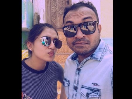 സൗബിന് ഉമ്മ കൊടുത്ത് നസ്രിയയുടെ സെല്‍ഫി! കുഞ്ഞനിയത്തിയാണെന്ന് സൗബിന്‍,നസ്രിയ പറയുന്നതിങ്ങനെ!!!