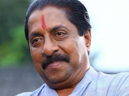 ദിലീപ് അത്ര മണ്ടനല്ല, അമ്മയെയും സംഘടനയിലെ താരങ്ങളെയും കളിയാക്കി ശ്രീനിവാസന്‍!!