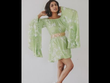 മേക്കപ്പ് കൂടുതലാണോ ചേട്ടാ?മേക്കപ്പ് ഇത്തിരി കുറഞ്ഞലേ ഉള്ളു,ഗ്ലാമറസായി നടി സൃന്ദ യുടെ ഫോട്ടോ ഷൂട്ട്!