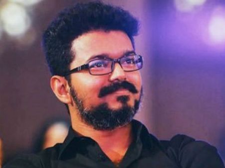 പെട്ടന്ന് വിജയ് 25 ലക്ഷം രൂപയുടെ ചെക്ക് എഴുതി കൈയ്യില്‍ തന്നു, ആ അനുഭവത്തെ കുറിച്ച് വിക്രമന്‍