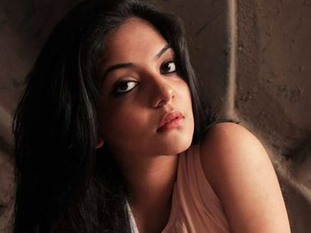 നിവിന്‍ പോളിയുടെ സഹോദരിയായി വേഷമിടില്ലെന്ന് താരപുത്രി, നായികാ വേഷം മാത്രമേ പറ്റുകയുള്ളൂവെന്നാണോ ?