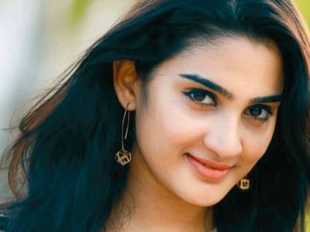 അലമാരയില്‍ നിന്നി ഇറങ്ങിയ അതിഥിയ്ക്ക് പ്രണവ് മോഹന്‍ലാലിന്റെ ആദിയില്‍ അവസരം കിട്ടിയതെങ്ങനെ ?