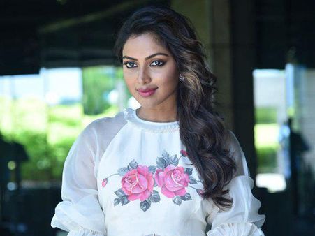 അമല പോളും ധനുഷും ഒപ്പം സൗന്ദര്യ രജനികാന്തും കൊച്ചിയില്‍! വന്നത് വെറുതെ അല്ല!!!