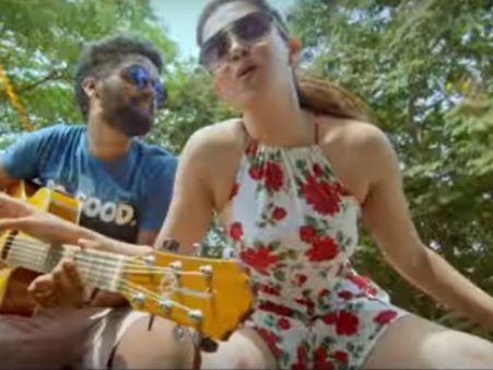 ഓടുന്ന കാറില്‍ നിന്ന് വസ്ത്രം മാറും, മദ്യപിക്കും, പുകവലിക്കും, ഹണി റോസ് ഹോട്ടാണ്, വീഡിയോ കാണൂ