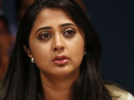 ആരും ചെയ്യാന്‍ മടിക്കുന്ന കാര്യം, ധൈര്യത്തോടെ മരണത്തില്‍ നിന്ന് അയാളെ കനിഹ രക്ഷിച്ചു !!