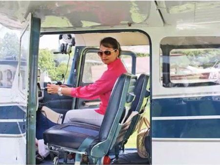 'ആകാശദൂതി'ലൂടെ മലയാളികളെ കരയിപ്പിച്ചെങ്കിലും മാധവി ഇന്നും ആകാശത്തിലൂടെ പറന്ന് നടക്കുകയാണ്!