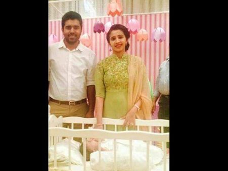 നിവിന്‍ പോളിയും റിന്നയും കുഞ്ഞു രാജകുമാരിക്കൊപ്പം, മാമോദീസ ചിത്രങ്ങള്‍ വൈറലാവുന്നു