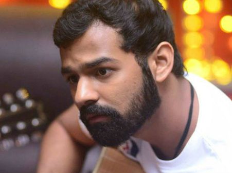 പ്രണവ് മോഹന്‍ലാലിന്റെ എതിരി ആര്?? ടോണി ലൂക്ക് വില്ലനാണോ ??