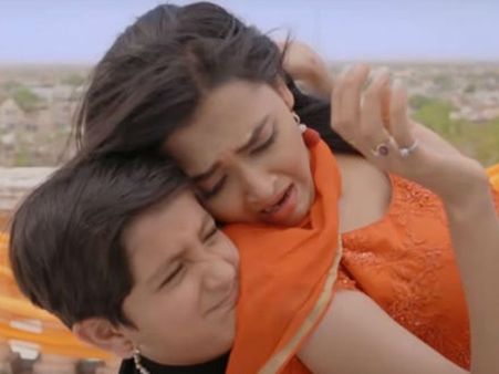 കുടുംബ പ്രേക്ഷകര്‍ക്ക് 19 വയസുകാരിയുടെയും ബാലന്റെയും പ്രണയം വേണ്ട! സീരിയലിന് പൂട്ട് വീണത് ഇങ്ങനെ!!!