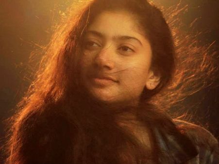മലര്‍ മിസ്സിനെ പോലെ അല്ല ഭാനുമതി! മറ്റൊരു തരംഗവുമായി സായി പല്ലവിയുടെ ഫിദ മലയാളത്തിലേക്ക് വരുന്നു!