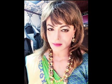 മേക്ക് ഓവര്‍ കൊണ്ട് ഞെട്ടിച്ച് റിയാസ് ഖാന്‍! ഈ സുന്ദരിയെ കണ്ടാല്‍ ആര്‍ക്കെങ്കിലും തോന്നുമോ?