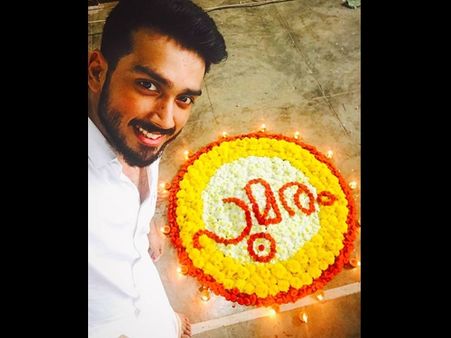 പൂമരം കൊണ്ട് കപ്പല്‍ മാത്രമല്ല, പൂക്കളവും ഇടാം! കാളിദാസിന്റെ ഓണാഘോഷം പൂമരത്തിനൊപ്പം ഇങ്ങനെ!!!