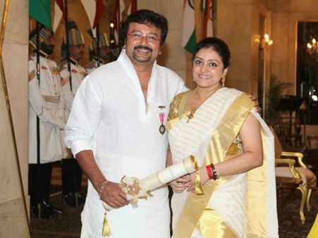 ഹണിമൂണ്‍ യാത്രയ്ക്കിടയില്‍ പാര്‍വതിക്ക് സര്‍പ്രൈസ് നല്‍കാന്‍ ജയറാം ഒപ്പിച്ച കുസൃതി, ആകെ നാണംകെട്ടു!