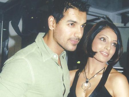 ജോണ്‍ എബ്രഹാമിനോടൊപ്പം കിടക്ക പങ്കിട്ട നാളുകള്‍.. ഒരിക്കലും അവസാനിക്കരുതേയെന്ന് ആഗ്രഹിച്ചിരുന്നു!