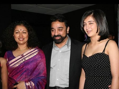 അച്ഛന്റെ പാര്‍ട്നര്‍ ഒരു പോരാളിയായിരുന്നെന്ന് താരപുത്രി! അക്ഷര ഹാസന്‍ എന്തിനുള്ള പുറപ്പാടാണിത്??