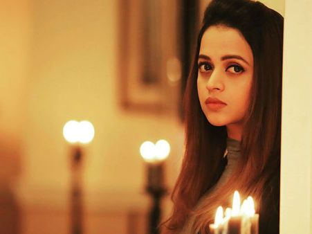 ഇതിൻറെ പേരിൽ പേടിച്ച് മാറി നിൽക്കേണ്ട കാര്യമില്ലെന്ന് ഭാവന