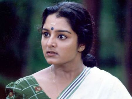 ഈ മൗനത്തിൻറെ അർത്ഥം എന്താണ് മഞ്ജൂ... സഹനശക്തി സമ്മതിച്ചു!, പിറന്നാളുകാരിയെ കുറിച്ച് ചിലത്...