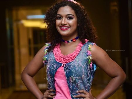 അവര്‍ക്ക് എല്ലാം നഷ്ടപ്പെട്ടു, ഇപ്പോള്‍ വേണ്ടത് മദ്യവും പുരുഷന്റെ ചൂടും... വിനീതിന്റെ നായിക!