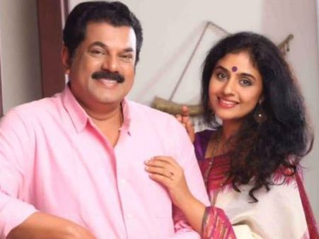 ബഡായി ബംഗ്ലാവിന്‍റെ അവസാന ഭാഗം കണ്ടില്ലെങ്കില്‍ മുകേഷിന്‌ പരിഭവമെന്ന് മേതില്‍ ദേവിക!