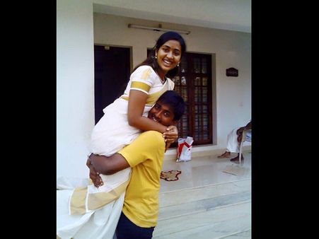 സെപ്റ്റംബര്‍ 1 നവ്യയുടെ പ്രിയപ്പെട്ട ദിവസം! അതിനെന്തിനാണ് ഈ കുട്ടി നവ്യയെ എടുത്തോണ്ട് നില്‍ക്കുന്നത്