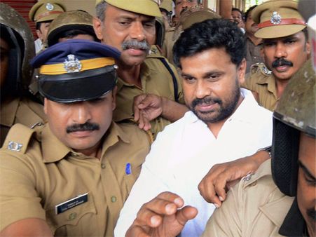 പിന്നെയും പണി കിട്ടി.. ആ വാർത്തയും വ്യാജം.. ദിലീപ് കാരണം കഷ്ടപ്പെടുന്ന ഒരേ ഒരാൾ!!