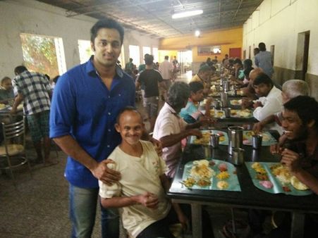 ഉണ്ണി മുകുന്ദന്‍ വ്യത്യസ്തനാണ്! പിറന്നാളിന് പാര്‍ട്ടി നടത്തി കാശ് കളയുന്നവര്‍ക്ക് മാതൃകയായി ഉണ്ണി!!