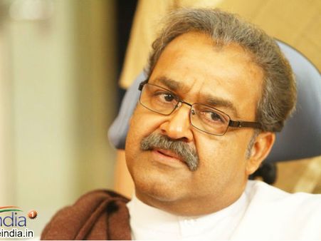 മോഹന്‍ലാല്‍ വിഗ്ഗ് വയ്ക്കാതെ പുറത്തിറങ്ങാത്തതിന്റെ കാരണം ഇതാണ്.. നിലനില്‍പ്പിന് വേണ്ടി???