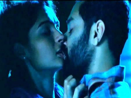 ലിപ് ലോക്ക് ഒക്കെ എന്ത്.. പതിനഞ്ച് തവണ നായകനെ ലിപ് ലോക്ക് ചെയ്ത് ഫഹദിന്റെ നായിക പറയുന്നു!!