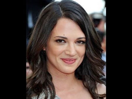 മയക്കുമരുന്ന് നല്‍കി സംവിധായകന്‍ ബലാത്സംഗം ചെയ്തു.. നടുക്കുന്ന വെളിപ്പെടുത്തലുമായി യുവഅഭിനേത്രി!