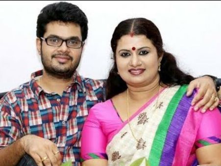 കൂടെ വന്നത് മകനാണോ, ഭര്‍ത്താവിനെ നോക്കി ചോദിച്ച ആ ചോദ്യം സഹിച്ചില്ല, ദേവി പിന്നെ കാട്ടിക്കൂട്ടിയത്
