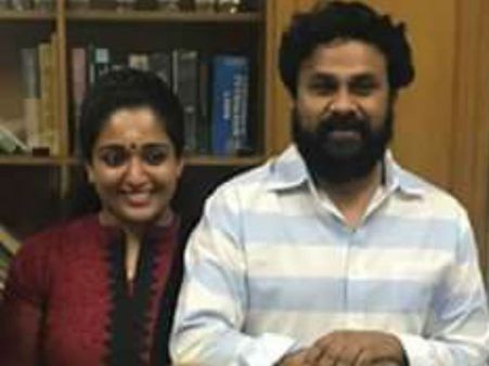 കാവ്യയുടെ മുഖത്ത് എന്താ ഒരു ചിരി.. ദിലീപിനെ ഇത്രയേറെ സ്‌നേഹിച്ചിരുന്നോ...???