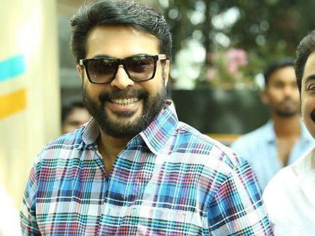 മമ്മൂട്ടിയെ കണ്ടതും ജനം ആര്‍ത്തിരമ്പി, അങ്കിള്‍ ലൊക്കേഷനില്‍ സംഭവിച്ചത്; വീഡിയോ കാണൂ