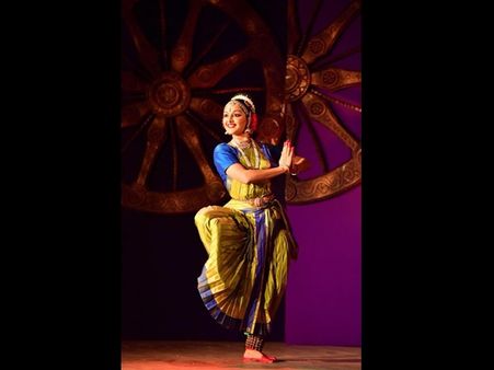 മഞ്ജു വാര്യര്‍ ചിലങ്ക കെട്ടി ചുവടുവെച്ചാല്‍ പിന്നെ ചുറ്റുമുള്ളതൊന്നും കാണില്ല!