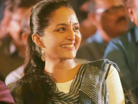മഞ്ജു മുഖത്ത് കരിവാരിത്തേച്ചാല്‍ സിനിമ വിജയിക്കും, ഉറപ്പ്.. ദാ തെളിവ്