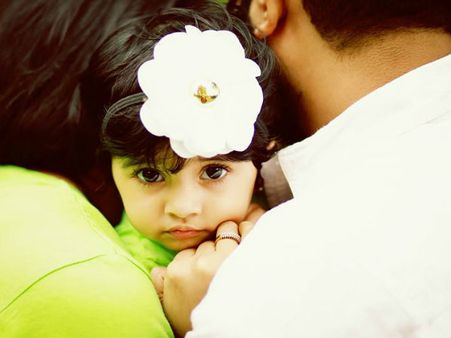 അമ്മയെക്കാള്‍ സുന്ദരിയായ ഈ താരപുത്രി ആരാണെന്ന് മനസ്സിലായോ... മാലാഖ തന്നെ!!