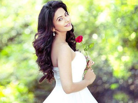 പ്രേക്ഷകര്‍ ഇഷ്ടപ്പെടണമെങ്കില്‍ ഗ്ലാമറാകണം, എത്ര വേണെങ്കിലും ചുംബിക്കുമെന്നും തെന്നിന്ത്യന്‍ നായിക..