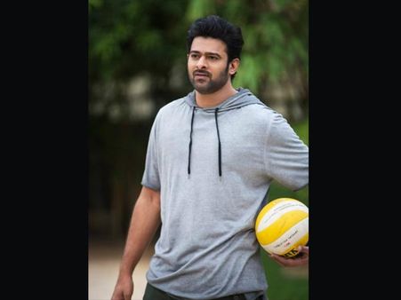 പ്രഭാസിന്റെ പിറന്നാളിന് ഇന്ത്യയ്ക്ക് അകത്ത് നിന്നും പുറത്ത് നിന്നും ആരാധികമാരുടെ ഒറ്റ ചോദ്യം ഇങ്ങനെ!