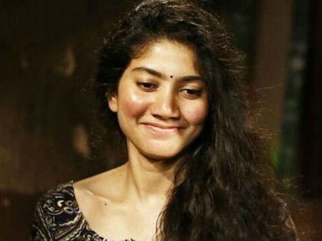 സൂപ്പര്‍ താരത്തെ പോലും മുട്ടു കുത്തിച്ച് സായി പല്ലവി, ഇവിടെ മാത്രമല്ല മലര്‍ മിസിന് പിടിപാട്!!