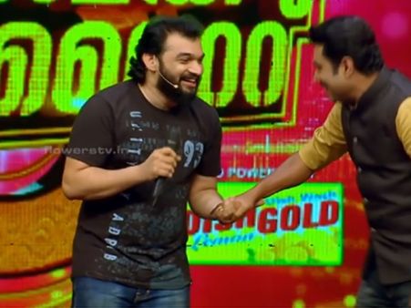 സുരാജ് വെഞ്ഞാറമൂടിനെ ഞെട്ടിച്ച താരപുത്രന്റെ മിമിക്രി കണ്ടിട്ടുണ്ടോ? ഉള്ളിലുള്ളത് കലാകാരന്റെ രക്തമാണ്