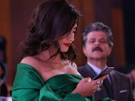 'ഇത്രയ്ക്ക് ചീപ്പാണോ ആര്‍ട്ടിസ്റ്റ് ബേബി'താരപുത്രിയുടെ ചാറ്റ് ഒളിഞ്ഞ് നോക്കിയ പ്രമുഖ നടന് ട്രോള്‍ മഴ