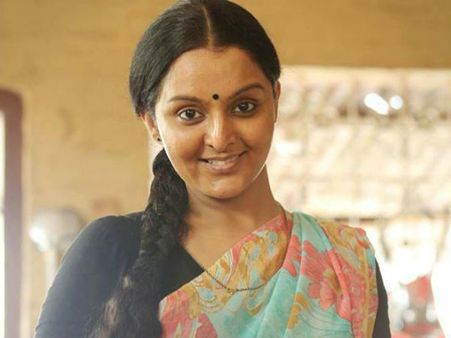 ദിലീപിനോട് പൊരുതി പത്ത് ദിവസം കൊണ്ട് മഞ്ജു വാര്യര്‍ നേടിയത്, ഇത് ഒട്ടും കുറവല്ല!