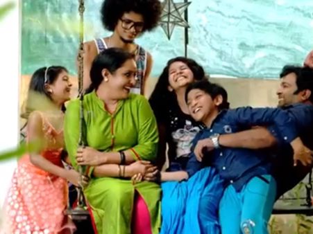 ഉപ്പുംമുളകും കുടുംബത്തില്‍ നീലുവിന് കുഞ്ഞു വാവ ഉണ്ടാകാന്‍ പോവുന്നു! പഴയ വീഡിയോ വീണ്ടും വൈറല്‍!!
