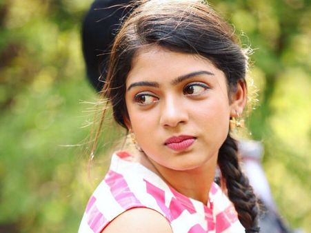 നസ്‌റിയ നസീമിന്റെ പേരില്‍ ആള്‍ക്കാരെ പറ്റിക്കുന്ന നായിക, ഇനി ആസിഫ് അലിയ്‌ക്കൊപ്പവും!!