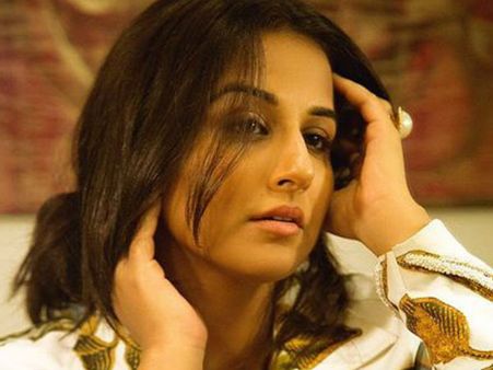 സ്വന്തം ഫോട്ടോ കണ്ട് അന്തം വിട്ട വിദ്യ ബാലന്‍, കൂടെ ഇരിക്കുന്നത് ഇതാരാ.. ഇതെപ്പോ സംഭവിച്ചു..?