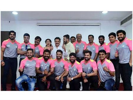 താര പോരാട്ടത്തിന് അരങ്ങൊരുങ്ങി, അമ്മ കേരള സ്‌ട്രൈക്കേഴ്‌സിന് പുതിയ ടീം റെഡി!